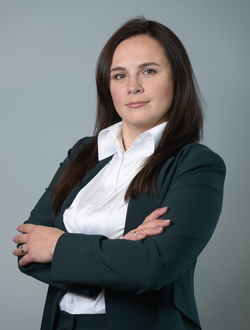 Яна Кладова